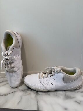 Nike Women's Sideline IV Cheerleading Shoes size 8 T